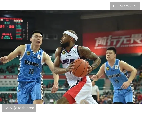 北京首钢篮球队与强敌激战全程回顾团队协作与战术较量的精彩瞬间