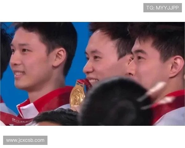 陈艾森在跳水赛场展现非凡实力不断突破自我赢得观众热烈掌声