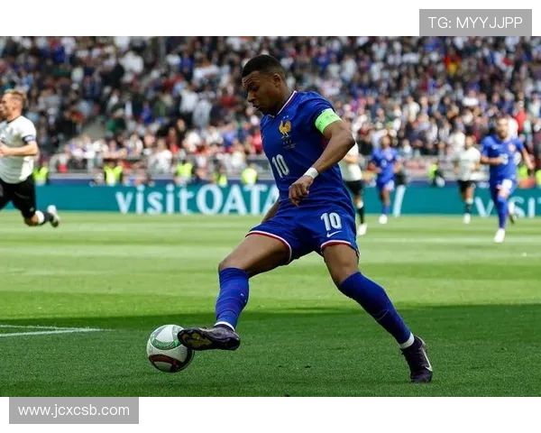 姆巴佩领衔法国队征战世界杯新篇章球迷期待他的精彩表现与突破之旅 姆巴佩领衔法国队征战世界杯新篇章球迷期待他的精彩表现与突破之旅